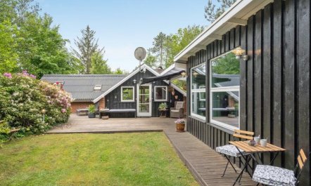 'Yonna' - 400m from the sea