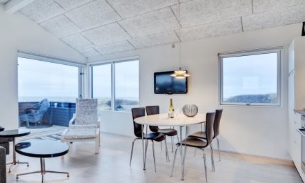 'Skade' - 75m from the sea 7