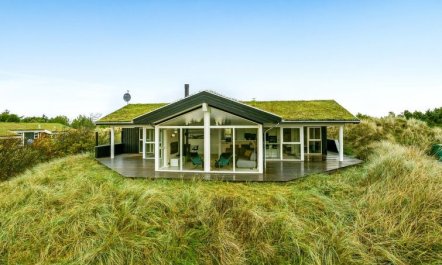 'Danila' - 600m from the sea