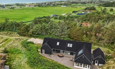 'Ajvi' - 900m from the sea