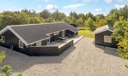 'Onni' - 2.3km from the sea