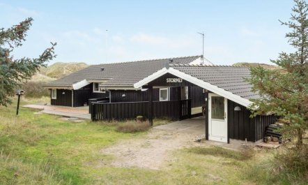 'Lennja' - 300m from the sea