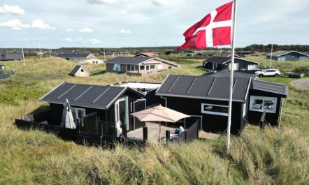 'Aruna' - 200m from the sea