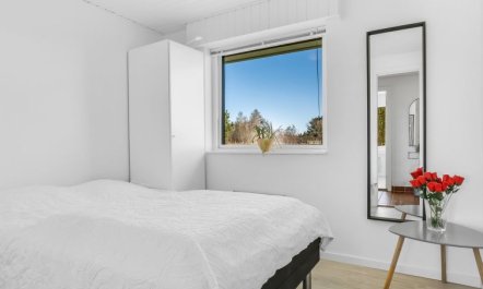 'Ehm' - 600m from the sea 3