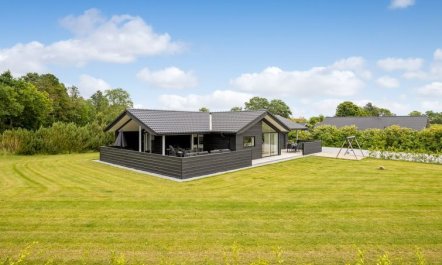 'Aleksa' - 500m from the sea