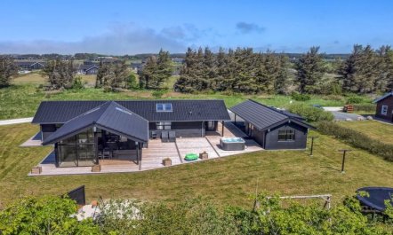 'Amitola' - 700m from the sea