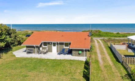 'Suometar' - 90m from the sea