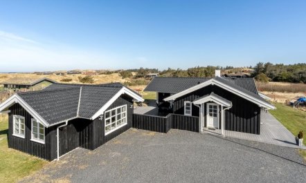 'Djuna' - 550m from the sea