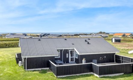 'Arild' - 300m from the sea