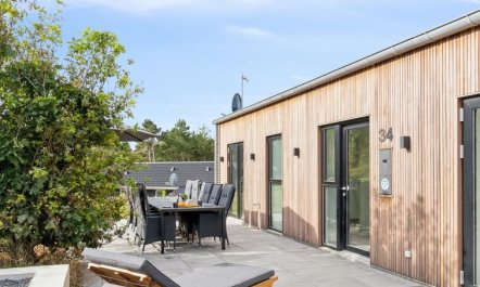 'Ann' - 1.3km from the sea 5