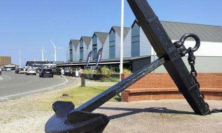 'Line' - 10m from the sea 7