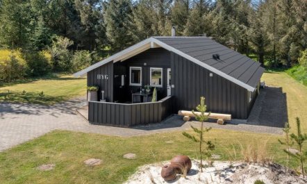 'Lovisa' - 500m from the sea