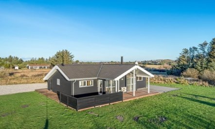 'Oskarvine' - 900m from the sea