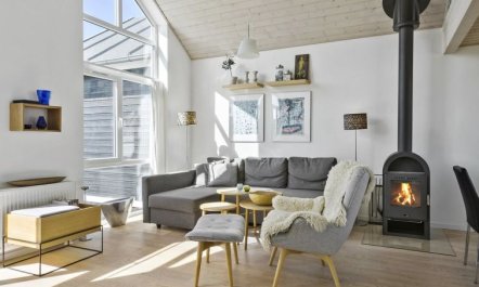 'Chris' - 750m from the sea 2