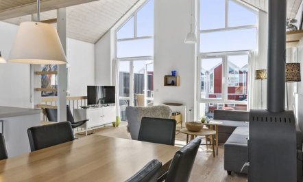 'Chris' - 750m from the sea 1