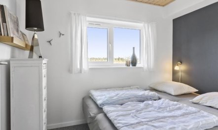 'Chris' - 750m from the sea 6