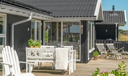 'Aella' - 150m from the sea 2