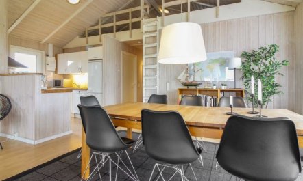 'Mette' - 98m from the sea 1