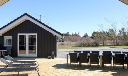 'Steen' - 800m from the sea 6