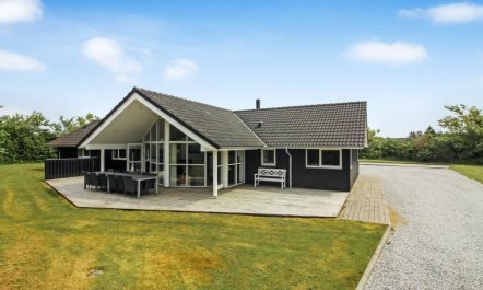 'Steen' - 800m from the sea 2