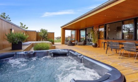 'Bena' - 800m from the sea