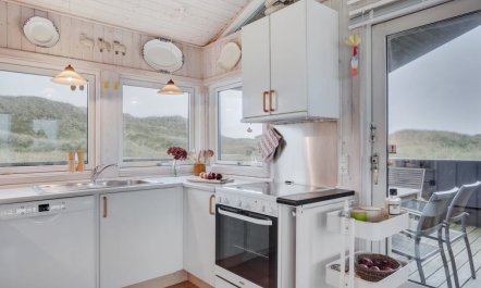 'Eri' - 300m from the sea 6