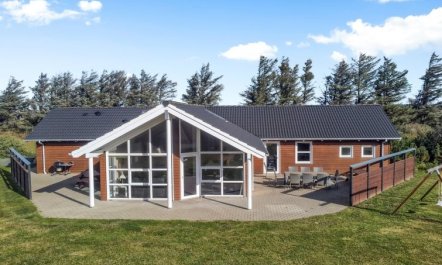 'Naida' - 850m from the sea