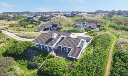 'Anne' - 100m from the sea 2