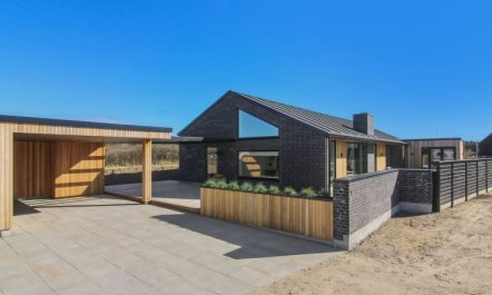 'Esme' - 400m from the sea