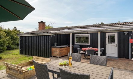 'Leonor' - 300m from the sea