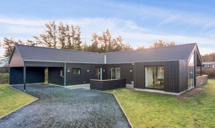 'Øthbiorn' - 1.1km from the sea