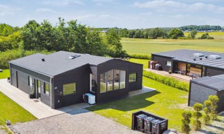 'Nissine' - 300m from the sea