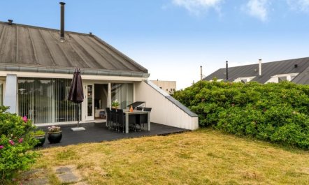 'Nis' - 900m from the sea