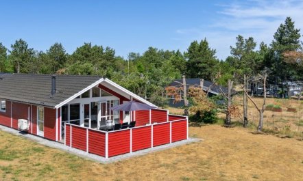 'Hialmar' - 300m from the sea 1