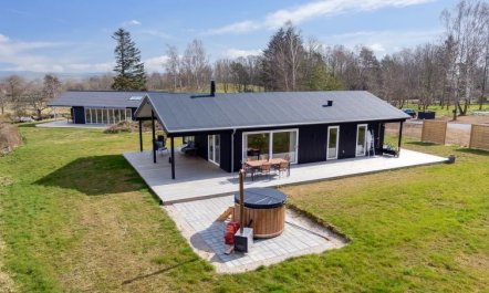 'Ferdine' - 1.5km from the sea