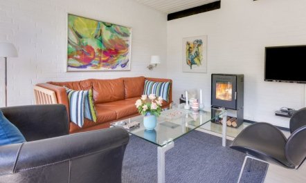 'Enya' - 600m from the sea 3