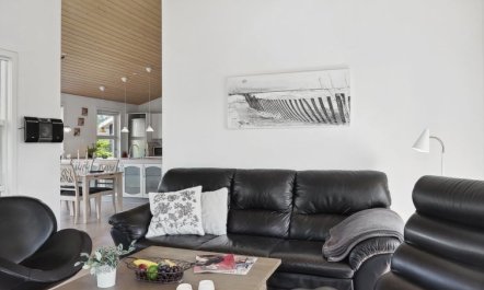 'Bertram' - 1.9km from the sea 4