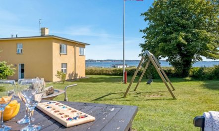 'Sira' - 25m from the sea 2