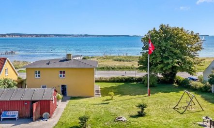 'Sira' - 25m from the sea 7