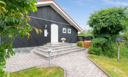 'Flora' - 150m from the sea