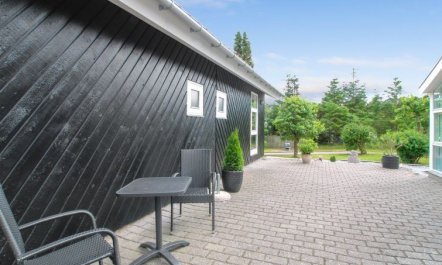 'Flora' - 150m from the sea 7