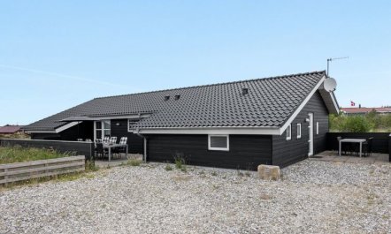 'Mavis' - 800m from the sea 6