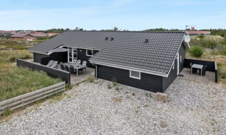 'Mavis' - 800m from the sea 4