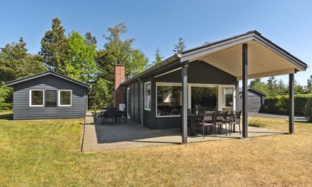 'Blek' - 300m from the sea