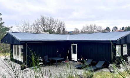 'Lenaya' - 1km from the sea