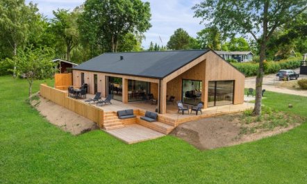 'Edina' - 350m from the sea