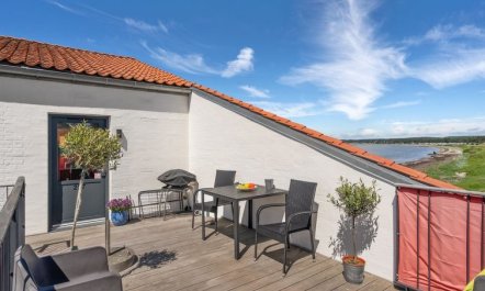 'Elvin' - 20m from the sea