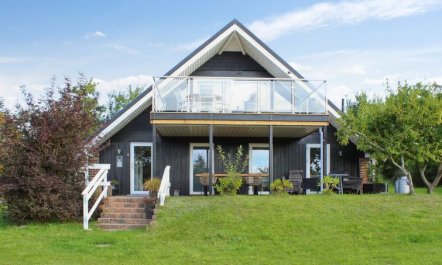 'Rawald' - 200m from the sea