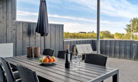 'Katharine' - 600m from the sea 5