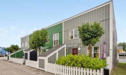 'Milo' - 5m from the sea